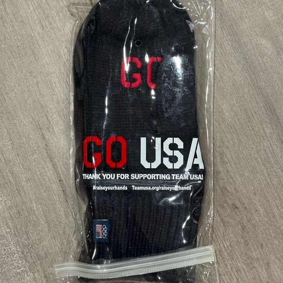 2 Pairs of Olympics Mittens Gloves Red & Blue Pair New Sealed In Package - Picture 3 of 6